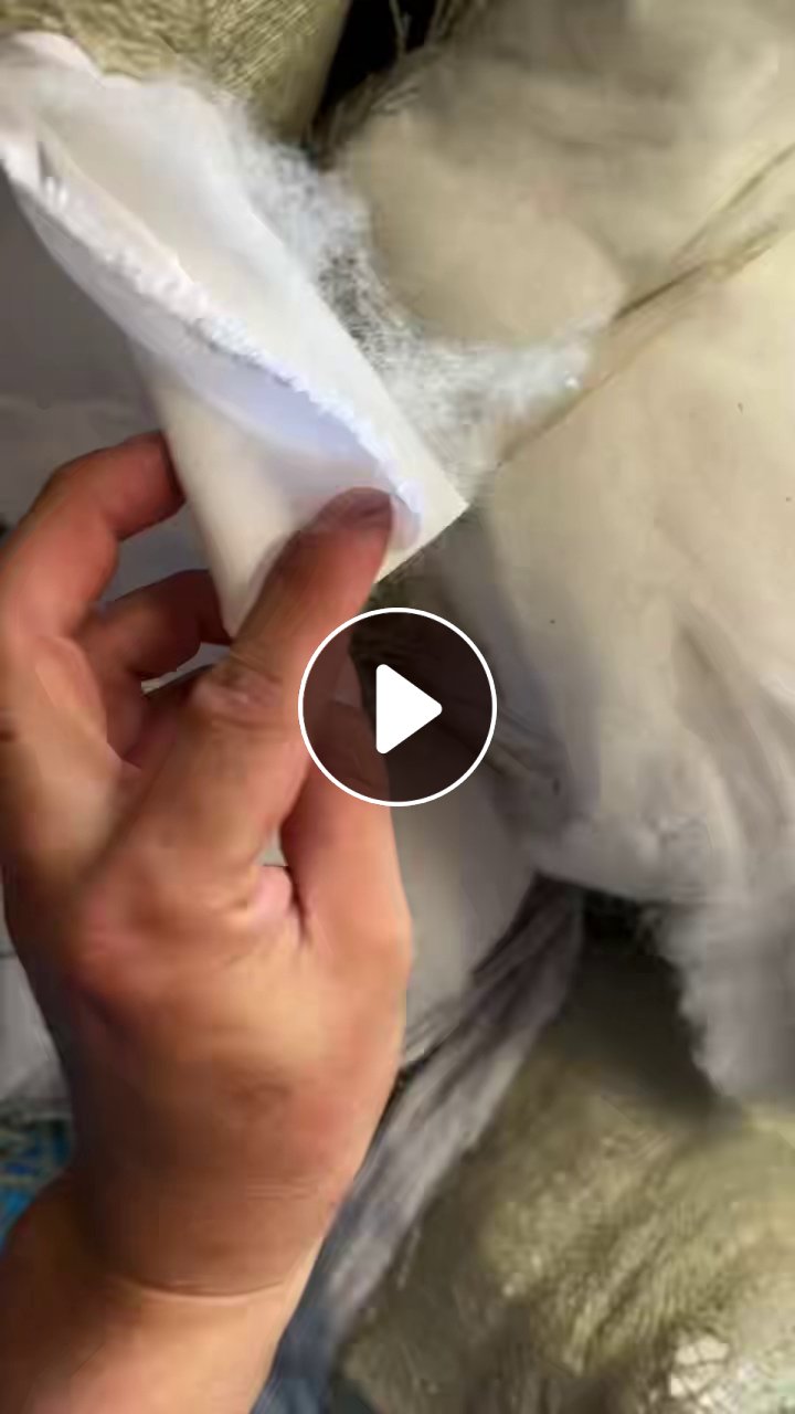 长期出售涤纶拉丝布，服装厂下来的，每个月白色40吨，杂色20吨，货在安徽黄山