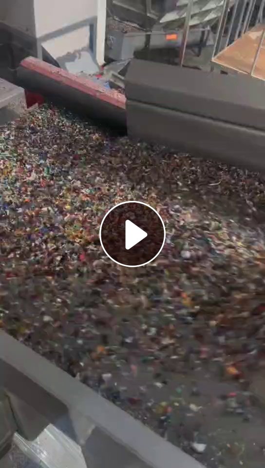 出售杂色PET瓶片，可做打包带，乳白瓶片，日产几十吨