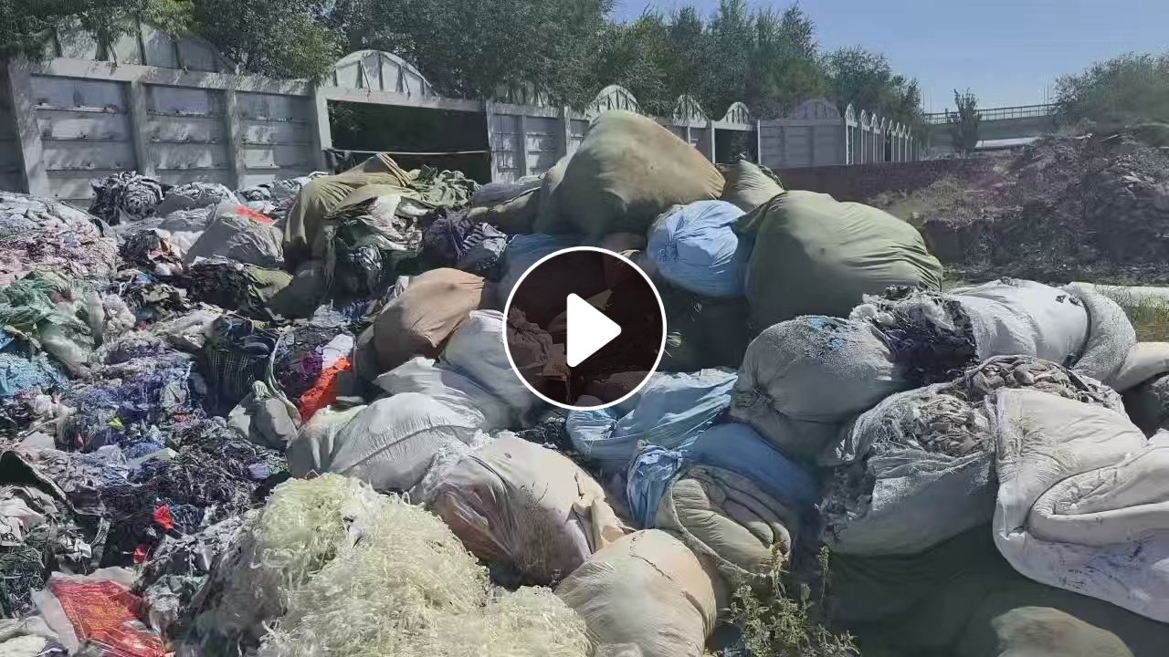 长期出售各种服装厂下来的废布统货，废布料，现货三四十吨