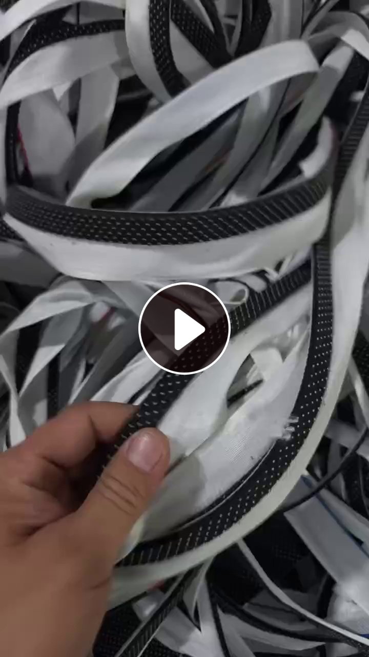 长期出售各种地毯下脚料，地毯边角料，现货几万吨