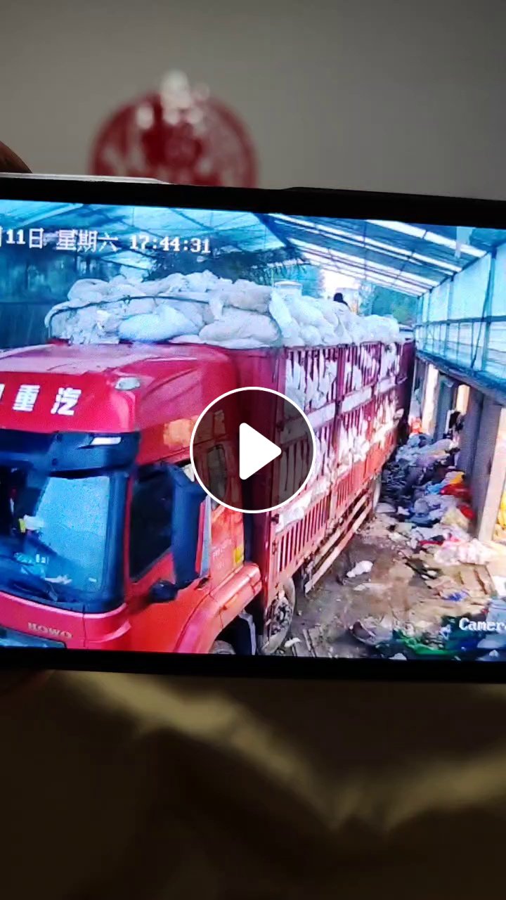 长期出售旧衣服大白，二白，黑料，旧衣服分拣货，这三种月供9.6米各一车，厂在山东聊城