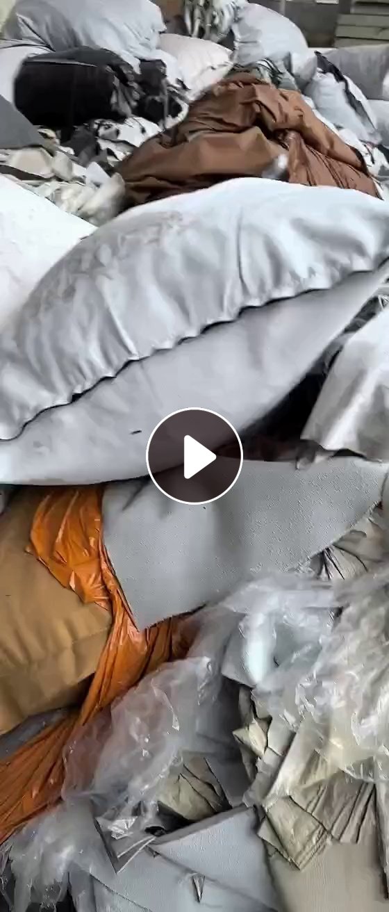 长期出售PU皮革，皮革边角料，有一整块的，也有切边条，月供百来吨，货在广东清远