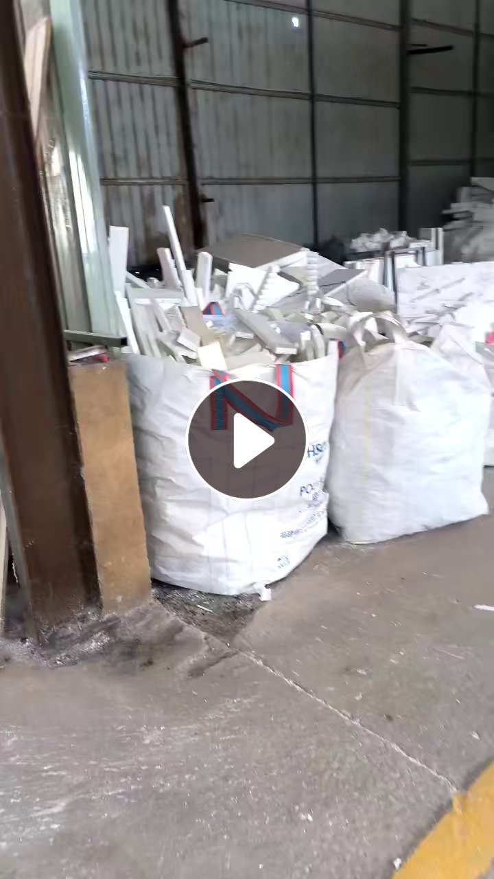 免费送废泡沫，做模具下来的，每个月都有1吨多