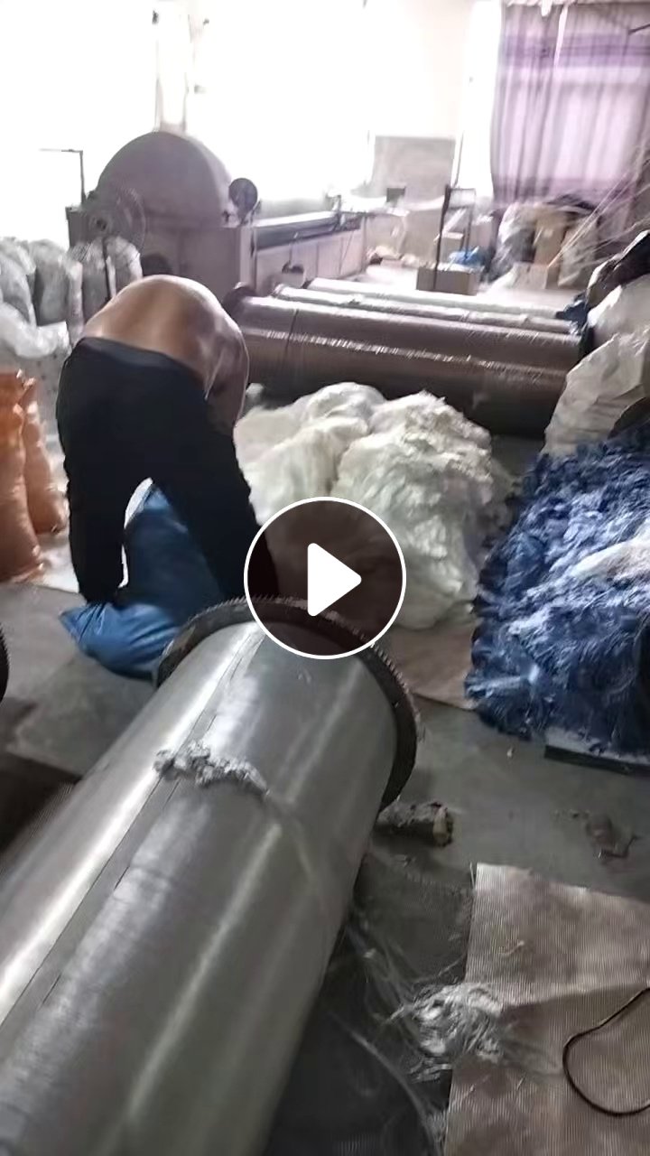 出售涤纶废丝，涤纶开刀丝，杂色，咖啡色，灰色，黑色都有，现货8吨左右，白色涤纶废丝现货20吨