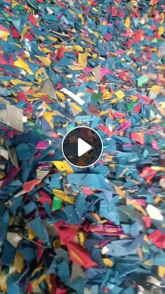 长期出售无字涂料桶破碎料，白色全漂，无水无杂，现货30吨左右，花色，含水3/4葛，现货6.8一车