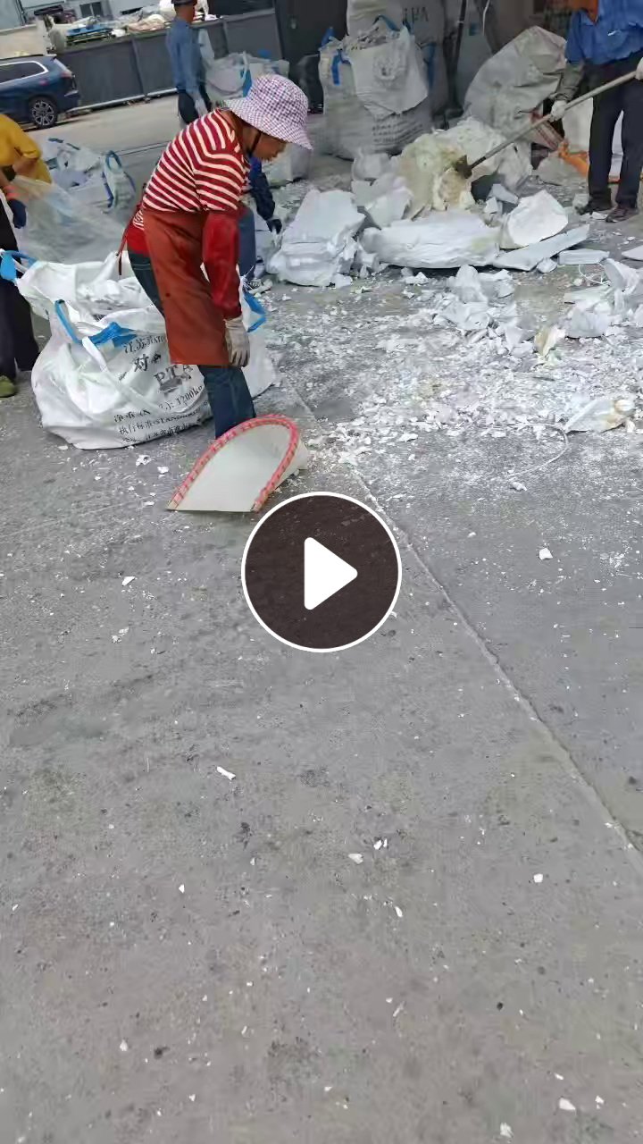 长期出售涤纶块料，大化块头，有光块，现货100多吨