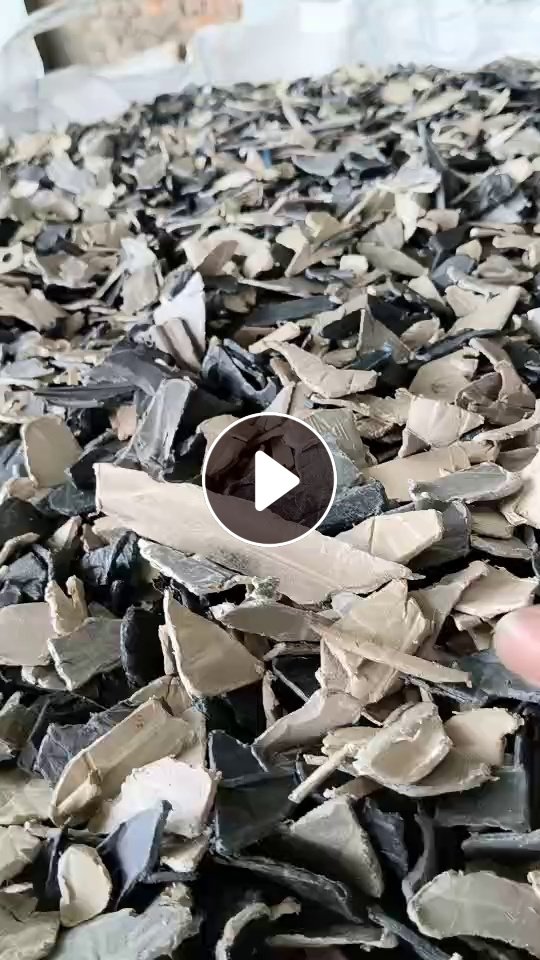 出售汽车内饰破碎料，月供100吨，