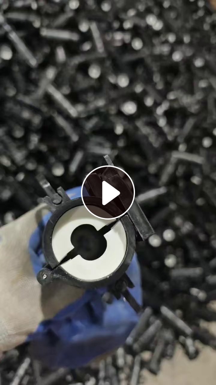 出售电力厂下来的阻燃pp废料，带耳线的，月供50吨，全干净的月供30吨