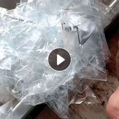 出售PVC膜废料，带胶的，印刷厂下来的，月供10吨左右