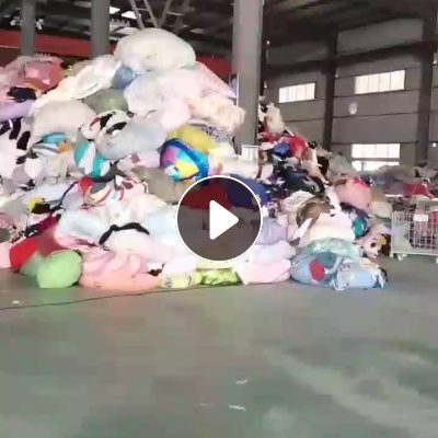 长期出售旧衣服黑料，下脚料，燃烧料，5天出一车9米6，货在江苏徐州