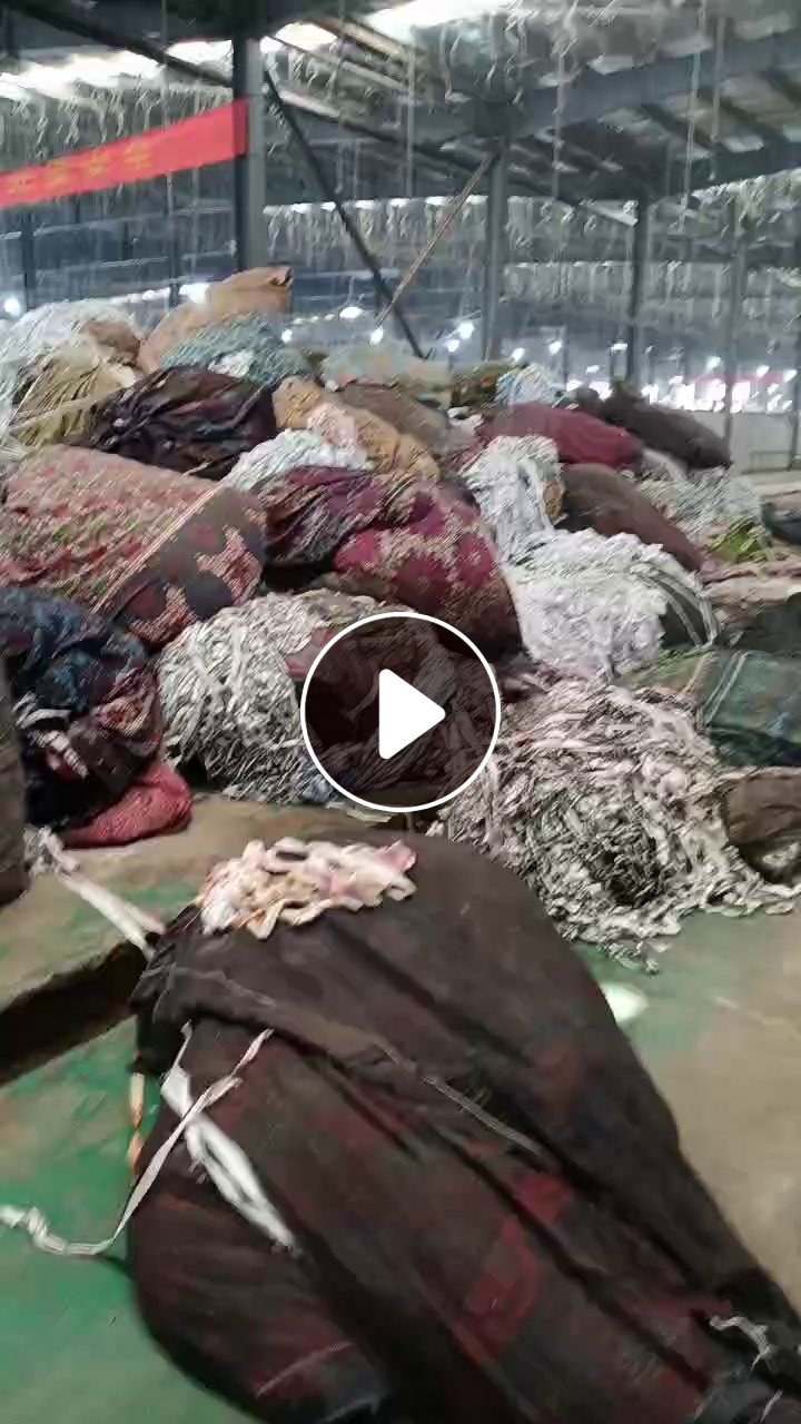 长期出售废布料，织布厂下来的，涤纶标签布，涤棉布，月供几十吨，在江苏宿迁
