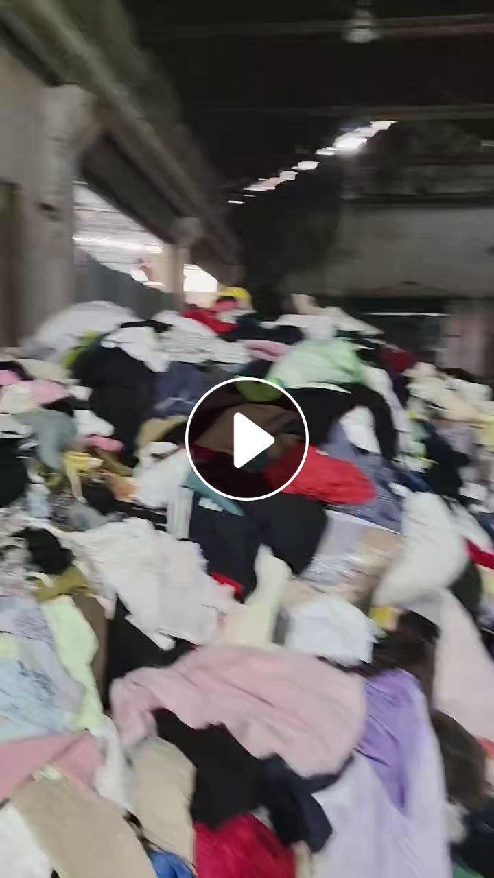 长期出售旧衣服分拣货，旧衣服，月供20吨左右，货在江西上饶