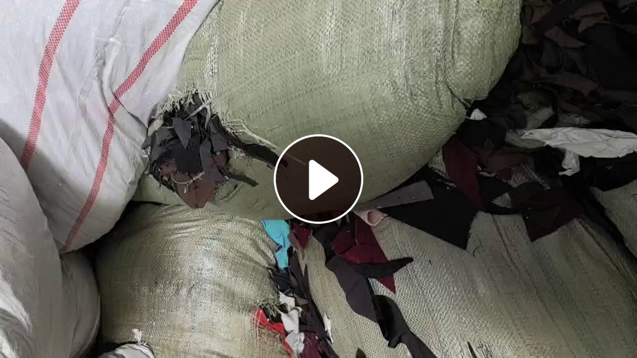 长期出售涤纶废布，服装厂下来的，含不到10点的氨纶，白色浅色杂色黑色都有，每个月300吨左右