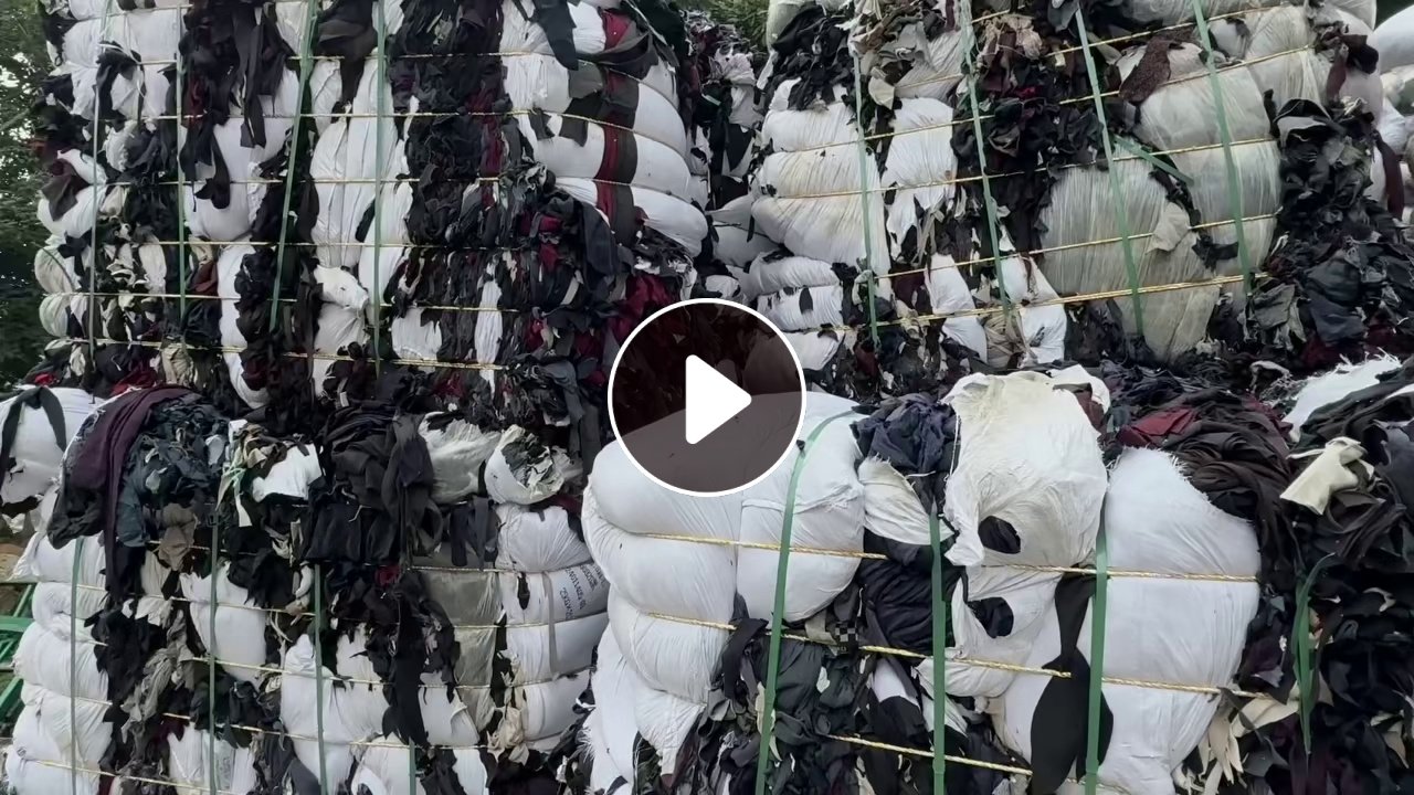 长期出售废纺料,废布料,黑料,下脚料,燃烧料,都是废布,一天有30吨,货在浙江嘉兴