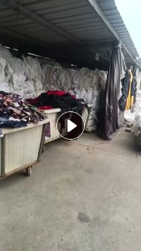 长期出售白色的涤纶废布，涤纶边角料，现货四五十吨