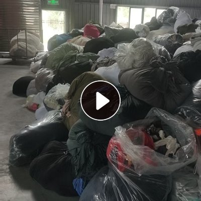 长期出售染厂下来的涤纶废布，涤纶边角料，杂色现货9.6米一车，白色现货不多