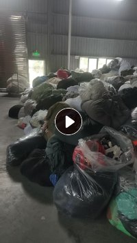 长期出售染厂下来的涤纶废布，涤纶边角料，杂色现货9.6米一车，白色现货不多