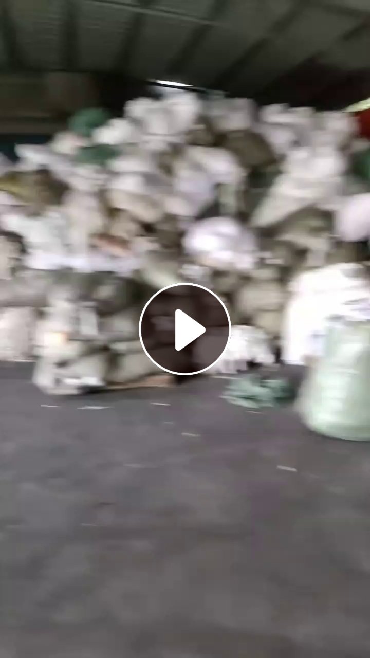 长期出售漂白开花料，漂白涤棉废布，现货有十几吨，货在江苏苏州