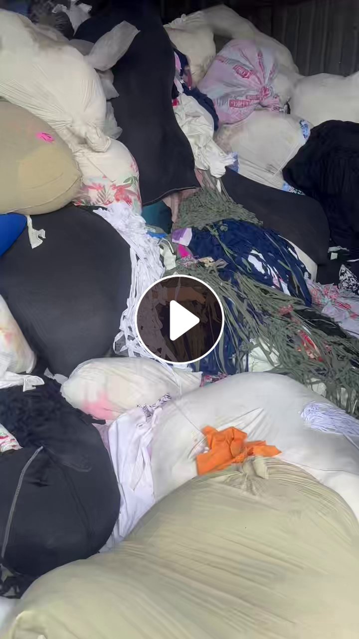 长期出售尼龙废布，涤纶废布，涤锦废布，涤30锦纶70，涤锦废布现货50吨，涤纶废布十多吨