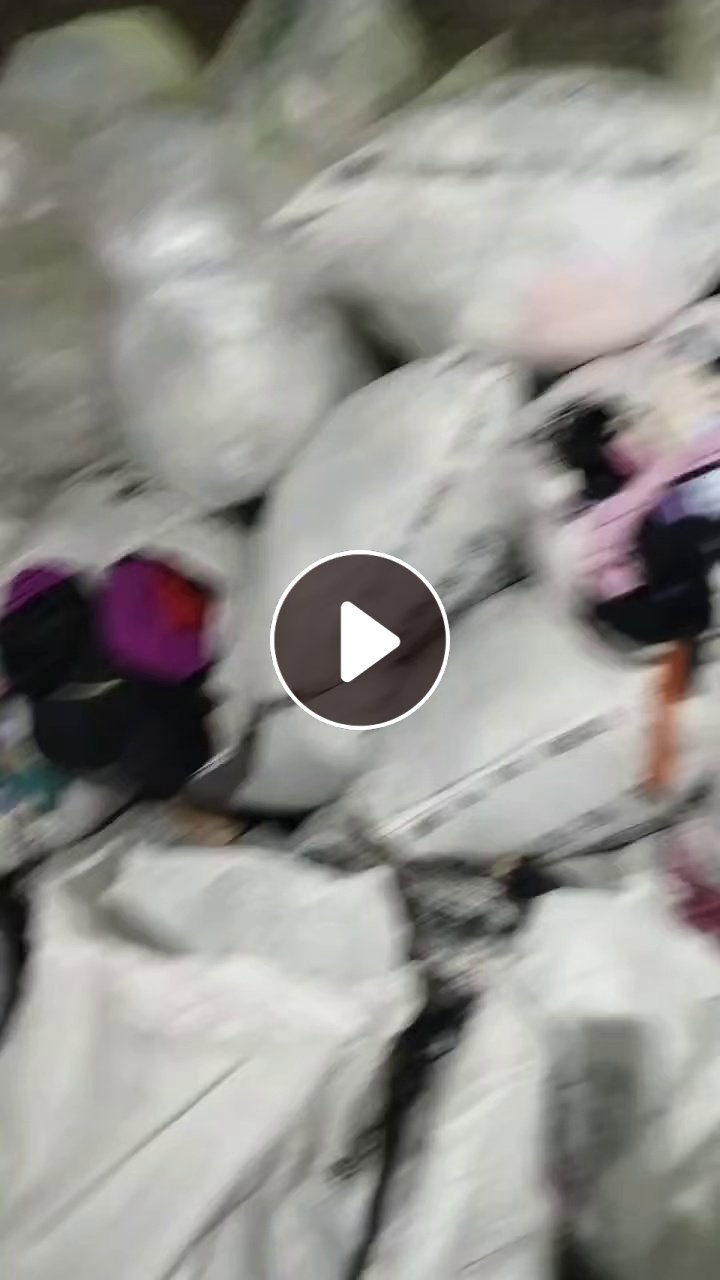 长期出售涤纶废布，锦纶白烟布，锦纶废布现货加起来够9.6米一车