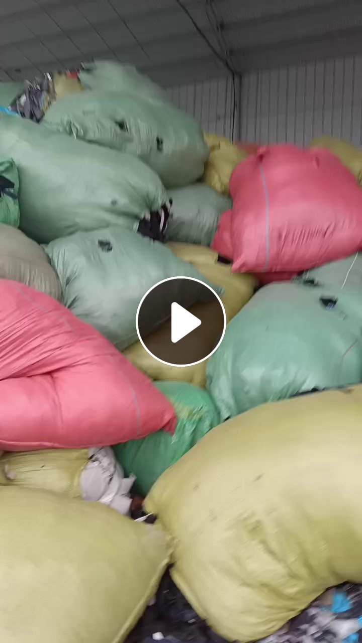 长期出售服装下料料,碎布料,杂货,开花料,货在河南郑州