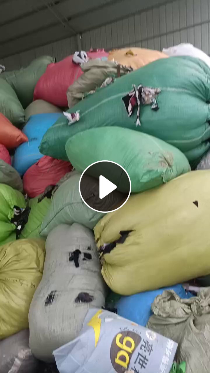 长期出售涤纶废布，氨纶废布，混在一起，当氨纶废布卖，现货是有9.6米一车，货在河南郑州