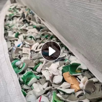 出售ppr管破碎料，有花色也有一级白的，月供200吨