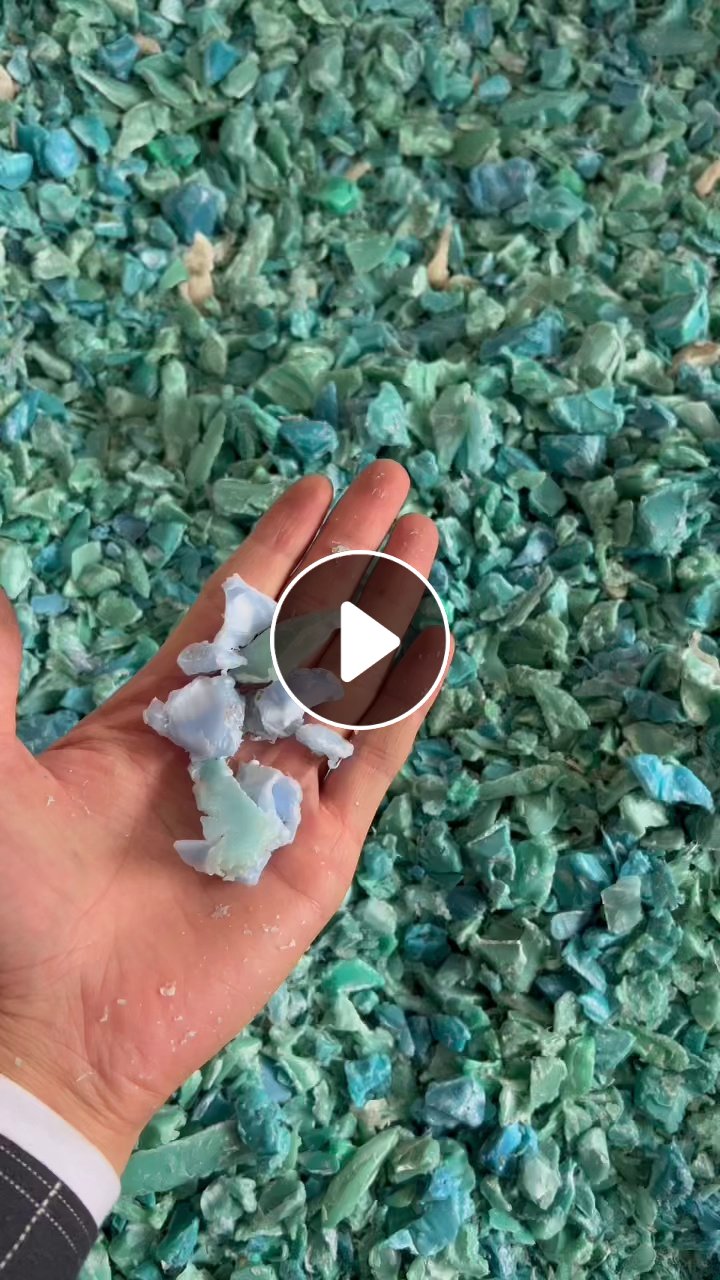 常年大量出售浅绿色低压中空料，溶脂0.3-0.5，可吹瓶，月供60-70吨