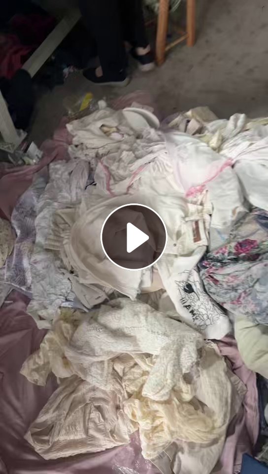 长期出售旧衣服大白，统白，白料，现货有9.6米一车，货在湖北黄冈