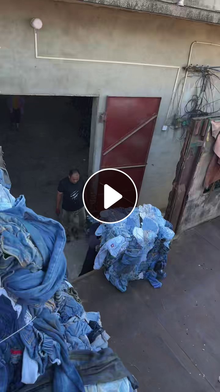 现货处理一批牛仔裤，压好包的，有30多吨，货在山东滨州和杭州萧山