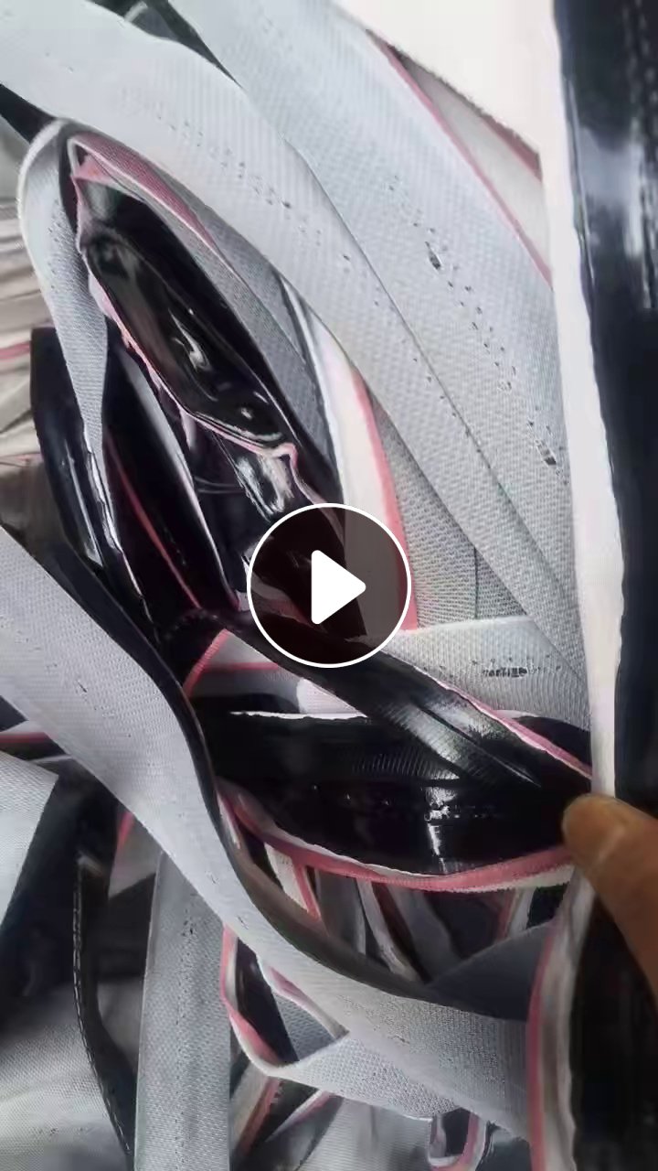 出售软质PVC汽车革废料，月供200吨