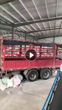 长期出售旧衣服分拣货，旧衣服白料现货有几十吨，毛绒睡衣有6.8米一车