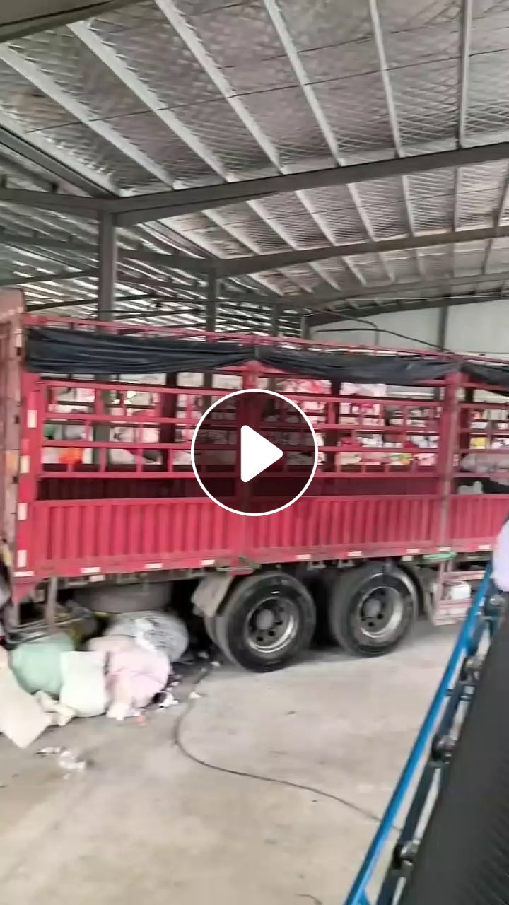 长期出售旧衣服分拣货，旧衣服白料现货有几十吨，毛绒睡衣有6.8米一车