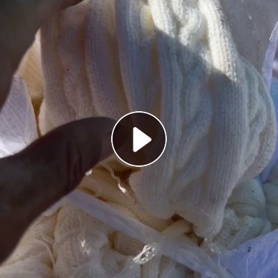 长期出售米色的毛衣片，毛衣下脚料，可以开花做无纺布用，月供9.6米一车