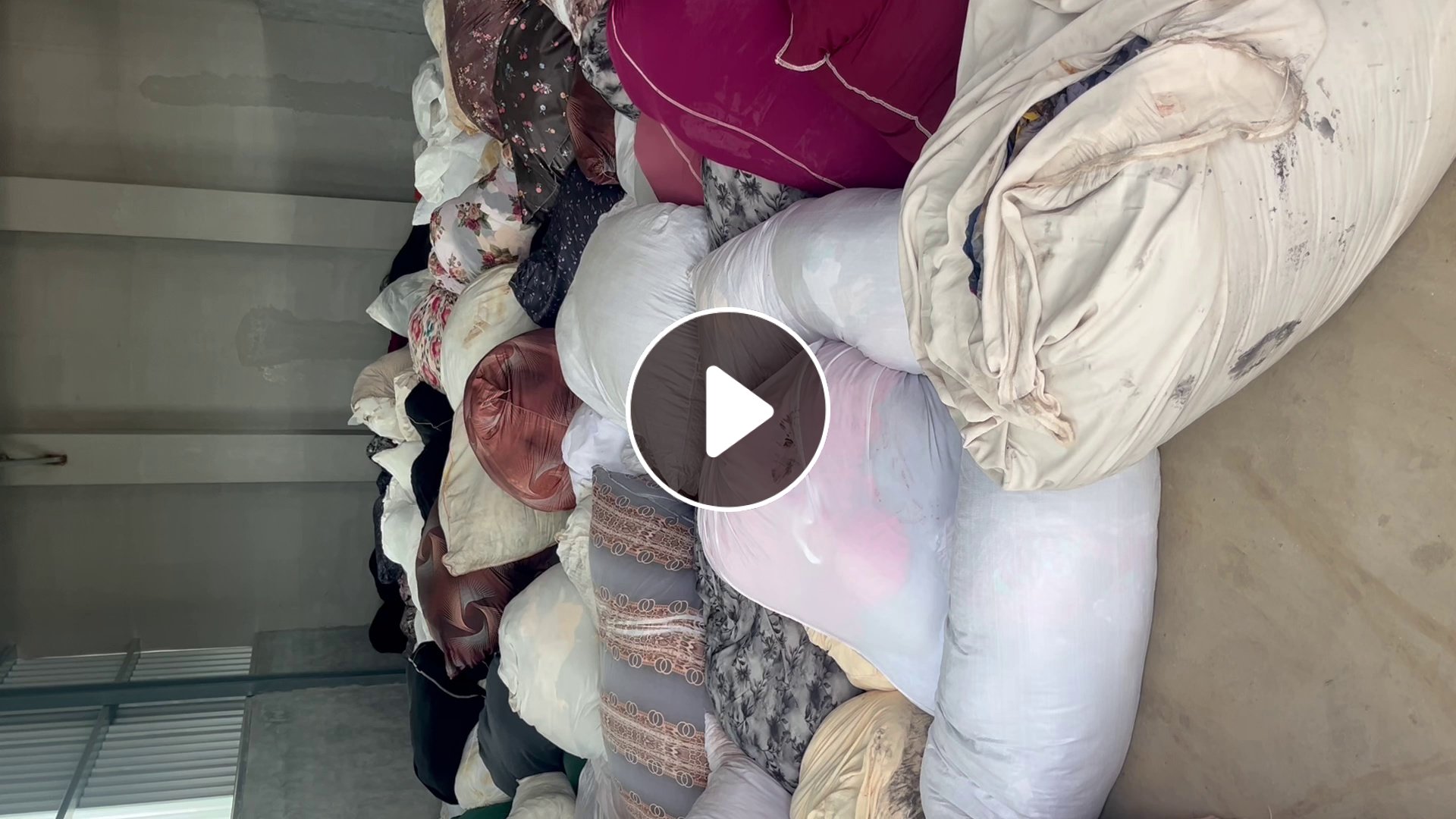 长期出售纺织厂下来的涤纶碎布头，涤纶布条，涤纶废布，现货20吨