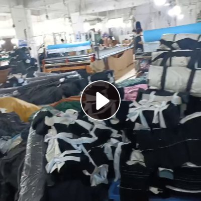 厂家长期出售服装下脚料，各种材质的开花料，带毛的占30%，分色裁的，3-5天可以出一车9.6米的