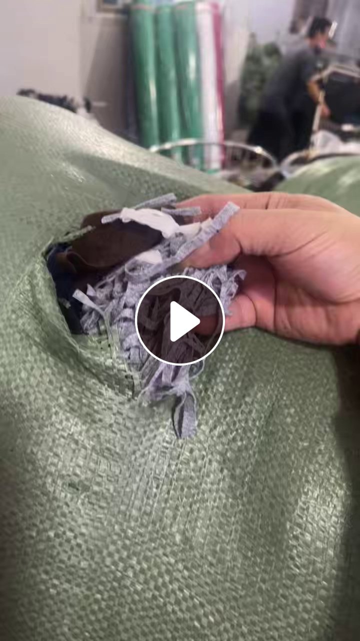 长期出售服装厂下脚料，各种材质的，统货出，现货有十几吨，月供几十吨，在广东揭阳