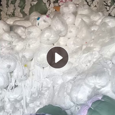 长期出售白色涤纶废布，涤锦布条，涤纶布条，可统货走，也可分拣开，有两指左右宽，现货五六吨