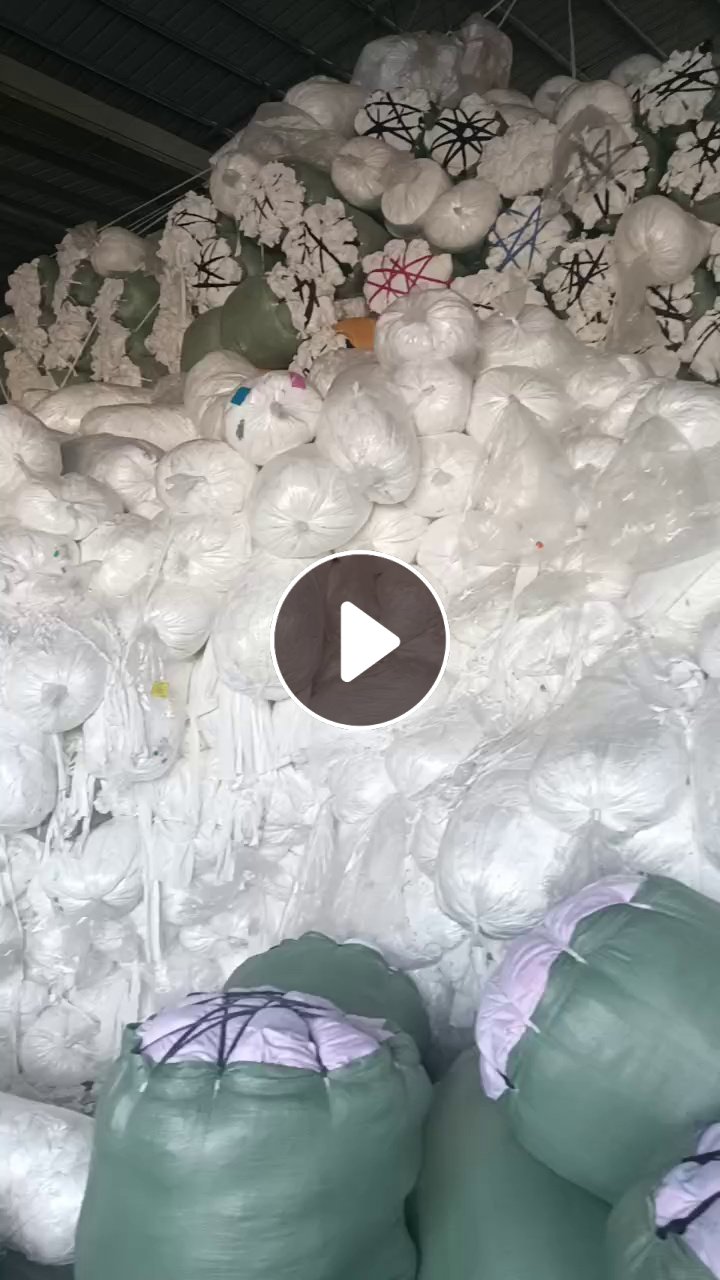 长期出售白色涤纶废布，涤锦布条，涤纶布条，可统货走，也可分拣开，有两指左右宽，现货五六吨