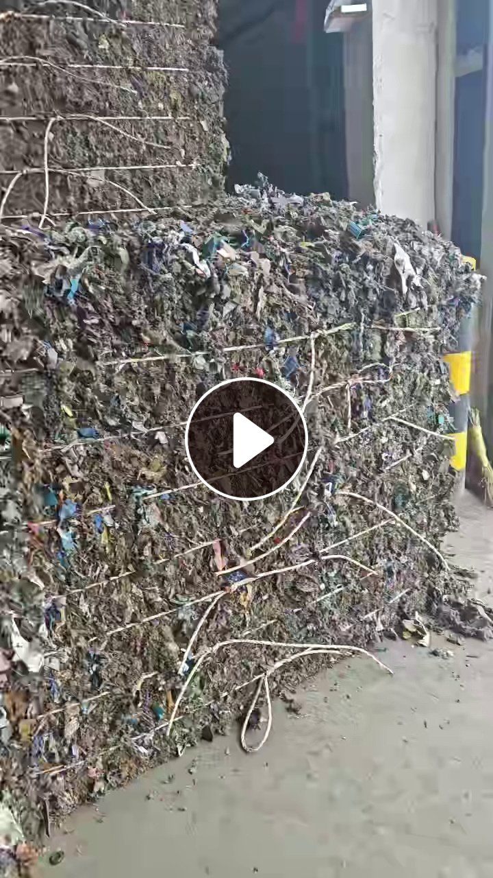 长期出售黑料燃烧料，碎布配汽车内饰料粉碎压好包的，热值4000以上，每个月有5000吨，货在福建宁德