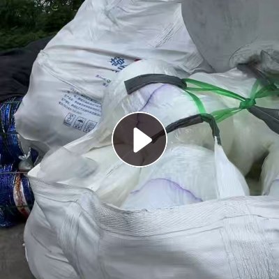 出售PET复合PE膜废料，带胶可分离，分离完胶在PE膜上，现货20吨