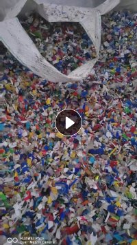 出售瓶盖破碎料，瓶片冷洗风选下来的，里面有含商标纸，月供30吨