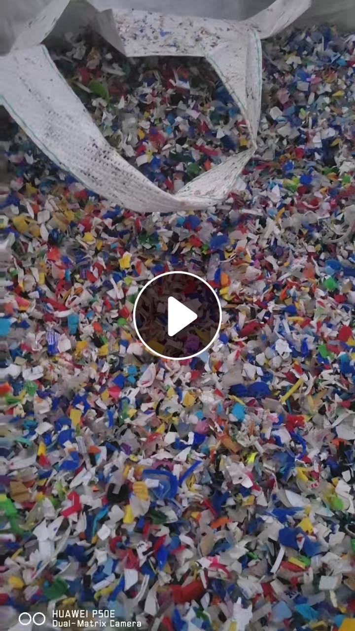 出售瓶盖破碎料，瓶片冷洗风选下来的，里面有含商标纸，月供30吨