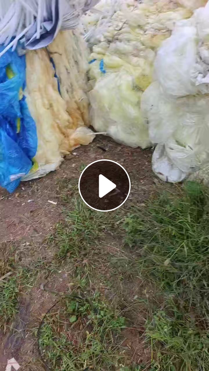 出售高压尼龙黄膜料，风电厂下来的料，小白管也有，月供60吨