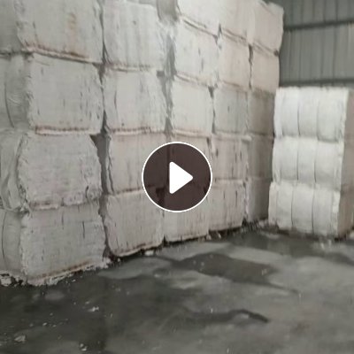 长期大量出售白色涤纶毛毛料，涤纶磨毛料，含水30%以内，月供一百多吨，货在江苏宿迁