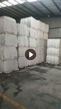 长期大量出售白色涤纶毛毛料，涤纶磨毛料，含水30%以内，月供一百多吨，货在江苏宿迁