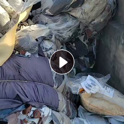 长期出售汽车座椅包覆厂下来的边角料，有毛料，布料，PVC皮革边料，这三种货合起来一个月有15吨