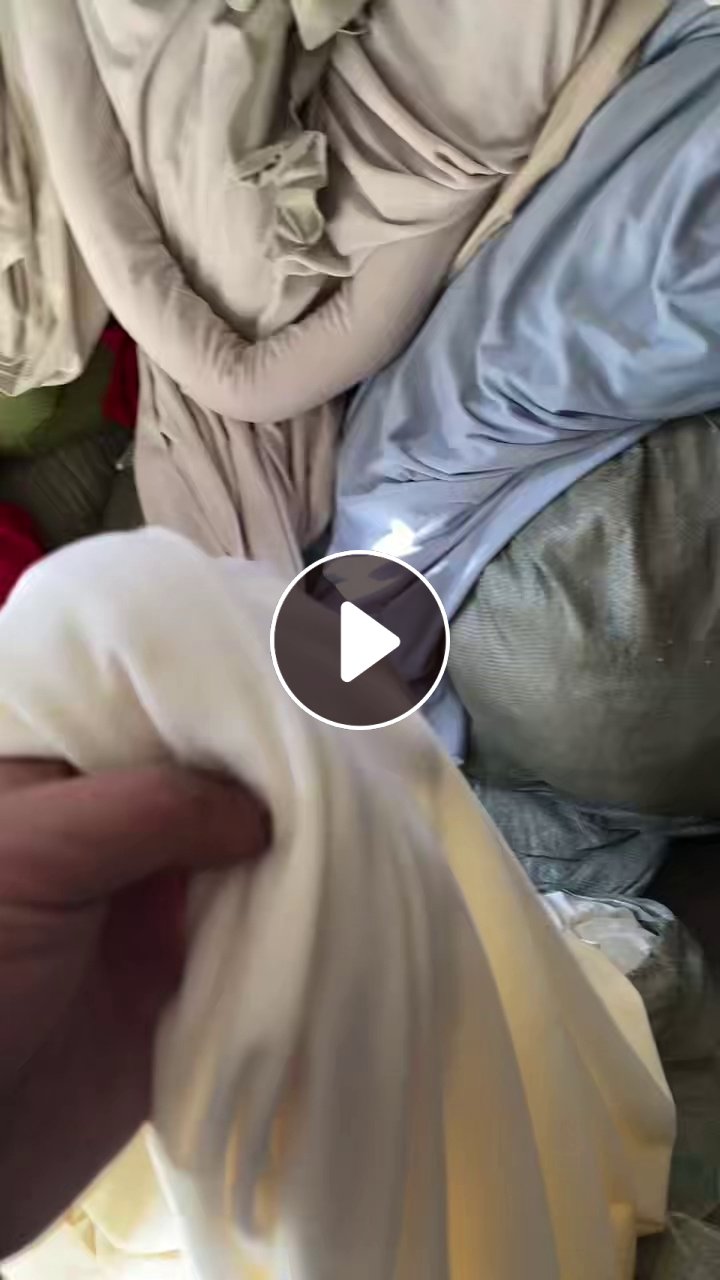 长期出售涤纶废布，氨纶废布，都是服装厂下来的，每个月涤纶有50吨左右，氨纶也有大几十吨