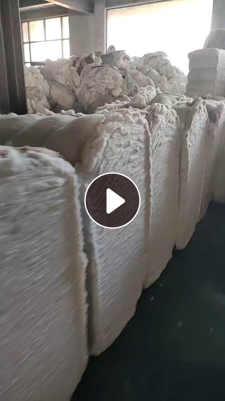 长期出售水洗棉跟旧衣服大白混在一起开的再生棉，开花棉，纤维2-3公分，现货十几吨