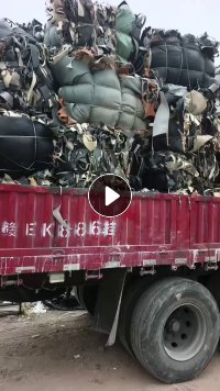 长期大量出售汽车皮革下脚料，汽车坐垫PVC皮革边角料，环保和不环保都有，月供1400吨